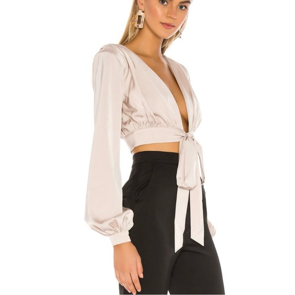 NWT NBD Imogen Champagne Satin Tie Front Crop Top M - Picture 2 of 10